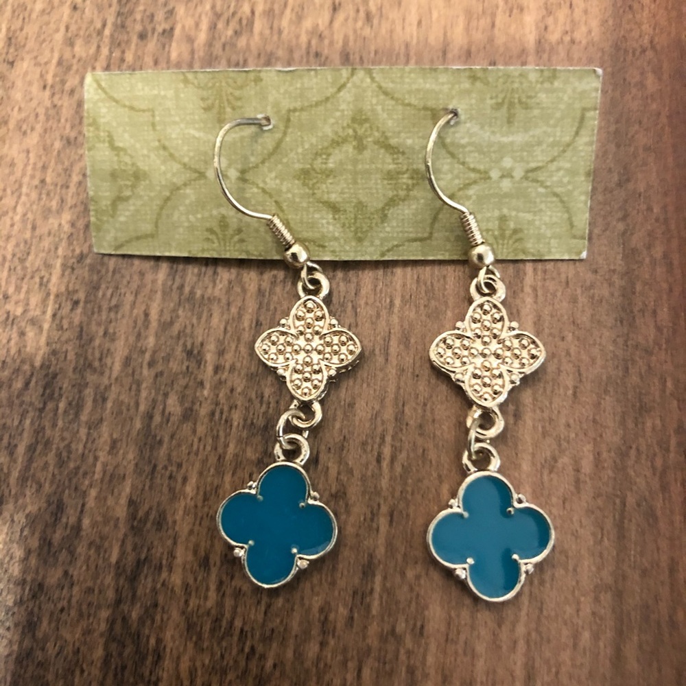 Earring bundle - Picture 4 of 4